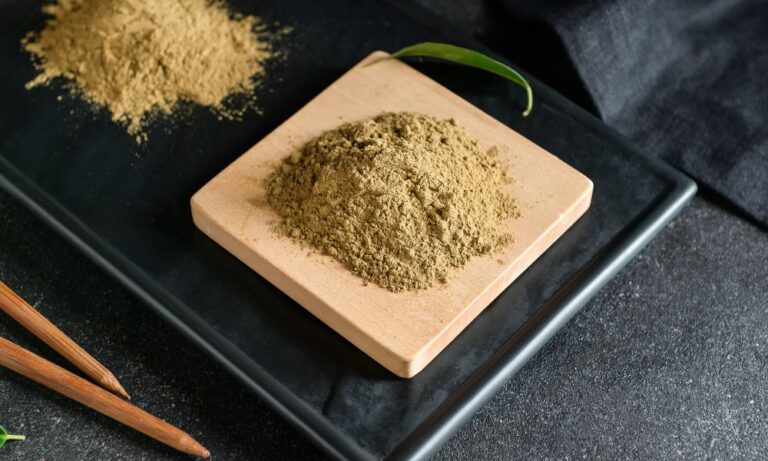 Why you should consider trying trainwreck kratom powder for stress relief?